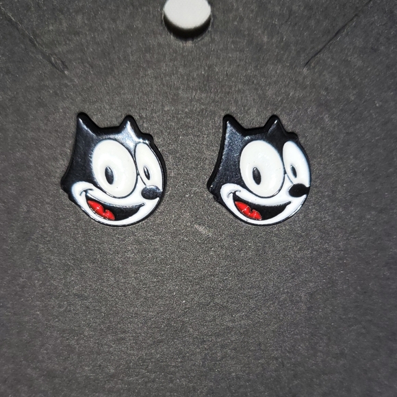 Adorable Felix the cat studs earrings - Picture 6 of 6